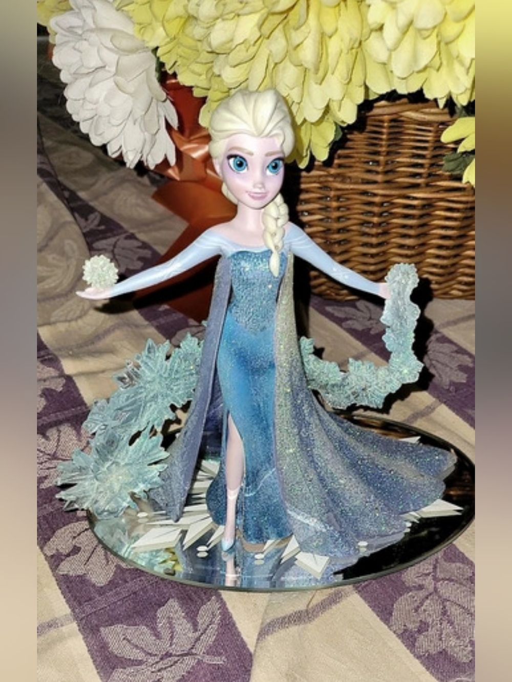 Enesco Disney Showcase Elsa Cinematic Moment Figurine Blue & White